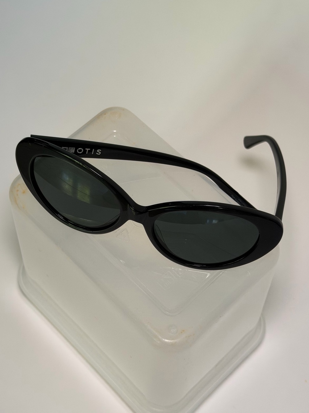 Black Oval Women's Sunglasses